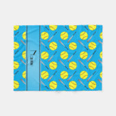 パーソナライズな一流のスカイブルーのソフトボールパターン フリースブランケット (正面(横))