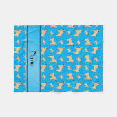 パーソナライズな一流のスカイブルーのパグ犬 フリースブランケット (正面(横))