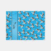 パーソナライズな一流のスカイブルーのブリッタニースパニエル犬犬 フリースブランケット (正面(横))