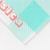 パーソナライズな一流のタイポグラフィのティール(緑がかった色)の珊瑚の格子縞 フリースブランケット (角)