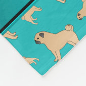 パーソナライズな一流のターコイズのパグ犬 フリースブランケット (角)