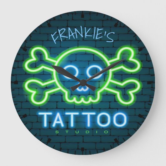 パーソナライズな一流のネオンスタイルの入れ墨の店のスタジオ ラージ壁時計 (正面)