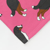 パーソナライズな一流のピンクのバーニーズ・マウンテン・ドッグ フリースブランケット (角)