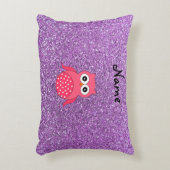 パーソナライズな一流のピンクのフクロウの薄紫のグリッター アクセントクッション (正面(垂直))