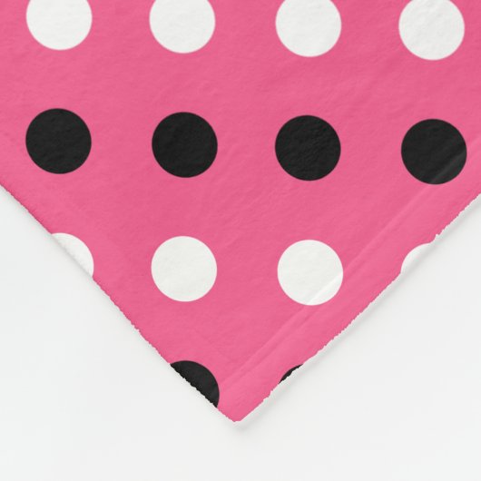 パーソナライズな一流のピンクの白黒の水玉模様 フリースブランケット (角)