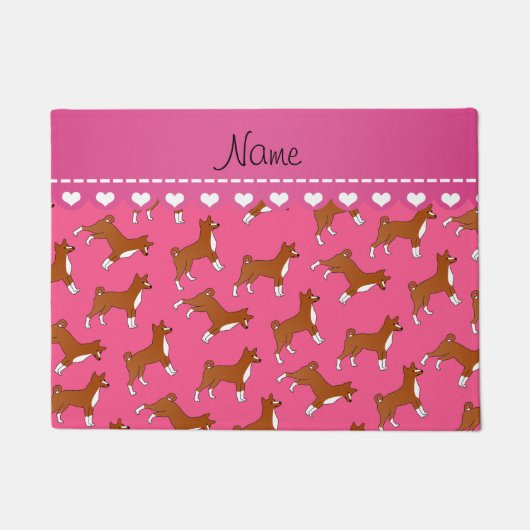 パーソナライズな一流のピンクのbasenji犬 ドアマット (正面)
