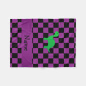パーソナライズな一流の恐竜の紫色のチェッカー フリースブランケット (正面(横))