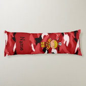 パーソナライズな一流の消防士の赤の迷彩柄 ボディピロー (裏面)