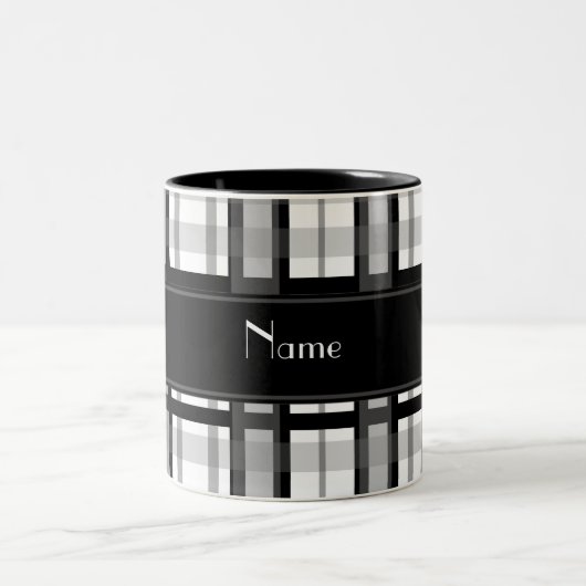 パーソナライズな一流の白黒格子縞 ツートーンマグカップ (中央)
