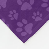パーソナライズな一流の紫色犬の足のプリント フリースブランケット (角)