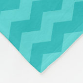 パーソナライズな一流の緑のトラクターのターコイズのシェブロン フリースブランケット (角)