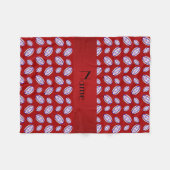 パーソナライズな一流の赤いラグビーのボール フリースブランケット (正面(横))