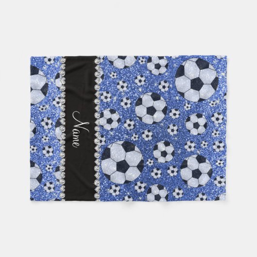 パーソナライズな一流の青いグリッターのサッカーボール フリースブランケット (正面(横))