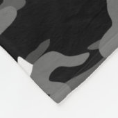 パーソナライズな一流の黒いカムフラージュの黒のストライブ柄 フリースブランケット (角)