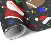 パーソナライズな一流の黒いフットボールのクリスマス ラッピングペーパー (ロールコーナー)