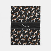 パーソナライズな一流の黒いブリッタニースパニエル犬犬 フリースブランケット (正面)