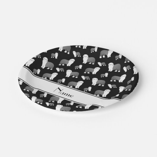 パーソナライズな一流の黒く古い英国の牧羊犬犬 ペーパープレート (アングル)