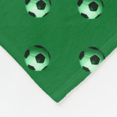 パーソナライズな一流牛緑のサッカーボール フリースブランケット (角)