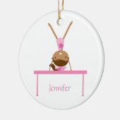 パーソナライズな体操の釣り合い梁の子供のオーナメント セラミックオーナメント (左)