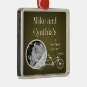 パーソナライズな写真のオーナメントのブラウンの二重バイク メタルオーナメント (右)