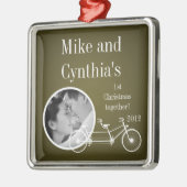 パーソナライズな写真のオーナメントのブラウンの二重バイク メタルオーナメント (左)