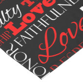 パーソナライズな写真のバレンタインデーの単語のコラージュ ショートテーブルランナー (コーナー)