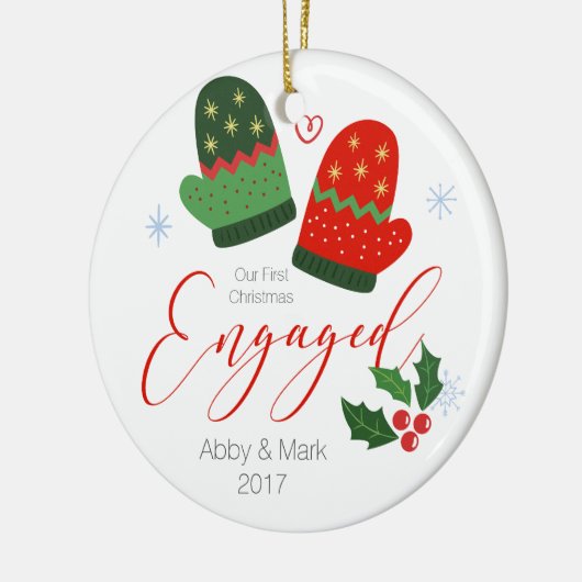 パーソナライズな初めてのクリスマスの婚約したなオーナメント セラミックオーナメント (左)