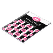 パーソナライズな口紅のディストリビューターのピンクの唇のキス ノートブック (左側)