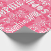 パーソナライズな名前をカスタムするのSophieのピンクの女の子 ラッピングペーパー (角)