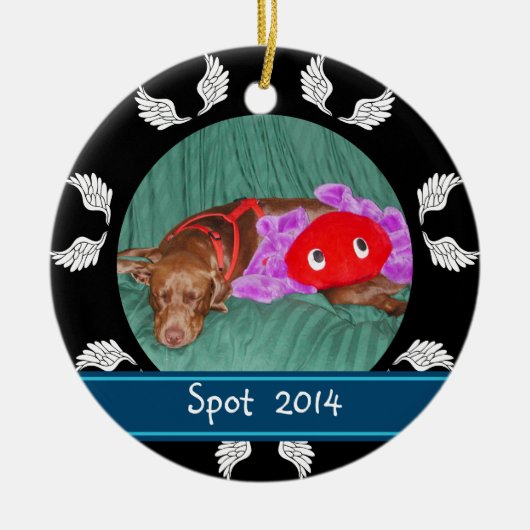 パーソナライズな天使の翼のボーダー犬の写真のオーナメント セラミックオーナメント (正面)