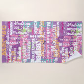 パーソナライズな女の子の一流のピンクの紫色 ビーチタオル (正面)