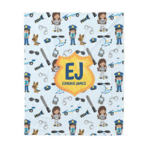 パーソナライズな女の子の警察は名前に記章を付けます