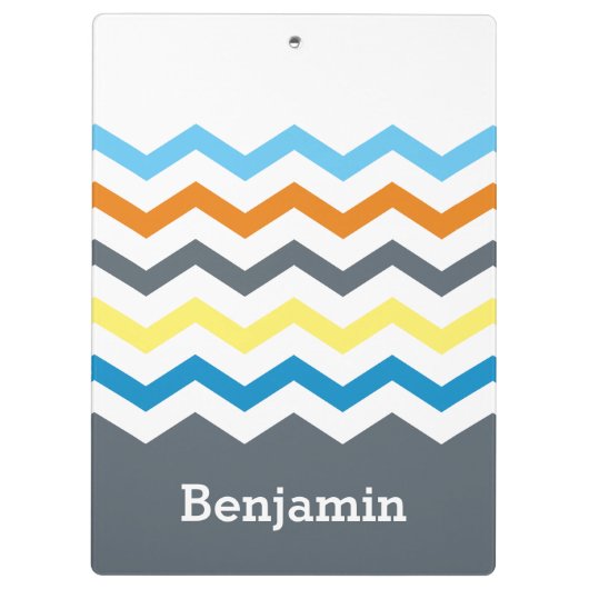 パーソナライズな子供のシェブロンの灰色の青いオレンジ黄色 クリップボード (裏面)