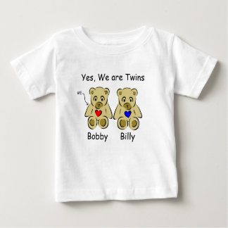 パーソナライズな子供のTシャツYes、私達は双生児です ベビーTシャツ