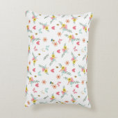 パーソナライズな小さな女の子の花の蝶ハート アクセントクッション (裏面(縦))