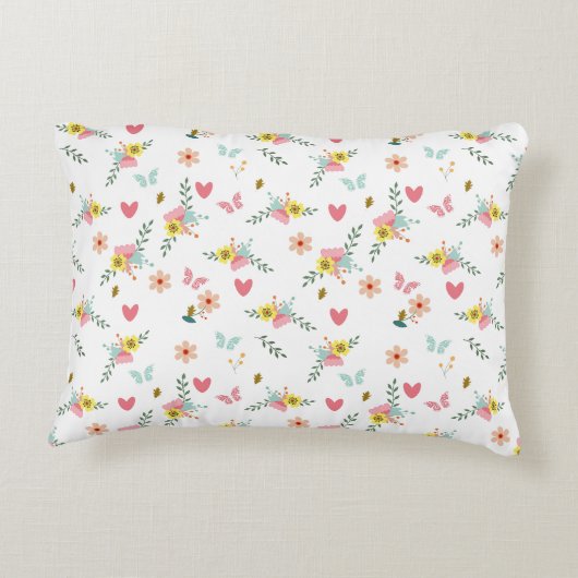 パーソナライズな小さな女の子の花の蝶ハート アクセントクッション (裏面)