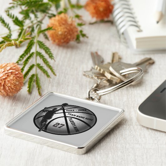 パーソナライズな年長のバスケットボールのギフトのアイディア、4文字 キーホルダー (側面)