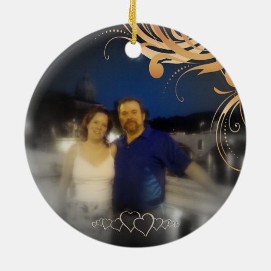 パーソナライズな新婚旅行の巡航の新婚者の写真 セラミックオーナメント (裏面)