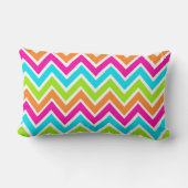 パーソナライズな明るいシマウマのヒョウおよびシェブロン ランバークッション (裏面)