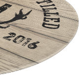 パーソナライズな木製のブルボンバレルの結婚式のモノグラム カッティングボード (角)