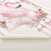 パーソナライズな水彩画のピンクの白鳥の名前のベビー シェルパブランケット (3/4)