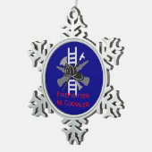 パーソナライズな消防士のクリスマスのオーナメント スノーフレークピューターオーナメント (右)