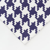パーソナライズな濃紺及び白く千鳥格子のなパターン フリースブランケット (角)