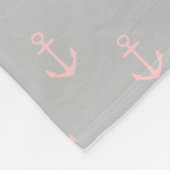 パーソナライズな灰灰色の明るいピンクのいかり フリースブランケット (角)