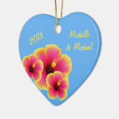 パーソナライズな熱帯青い結婚式のハイビスカス セラミックオーナメント (左)