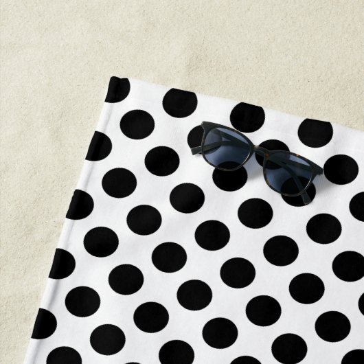 パーソナライズな白黒水玉模様 ビーチタオル (インサイチュ)