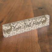 パーソナライズな砂漠のデジタルカムフラージュのシカの迷彩柄 デスクネームプレート (側面)