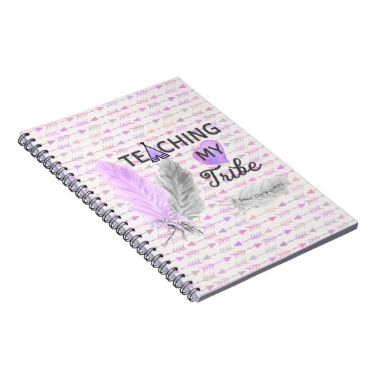 パーソナライズな私の種族のピンクの矢パターンを教えます ノートブック (右側)