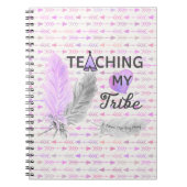 パーソナライズな私の種族のピンクの矢パターンを教えます ノートブック (正面)