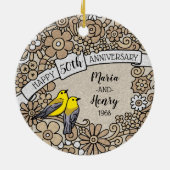 パーソナライズな第50記念日、金ゴールドの花柄の鳥 セラミックオーナメント (裏面)